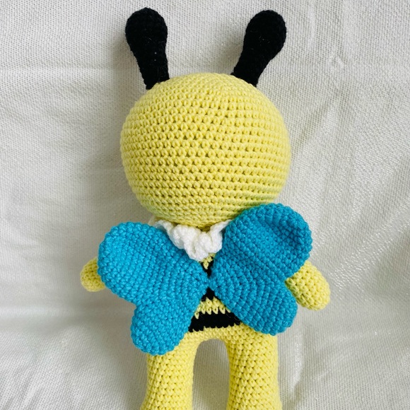 Handmade crochet bee - Picture 3 of 4
